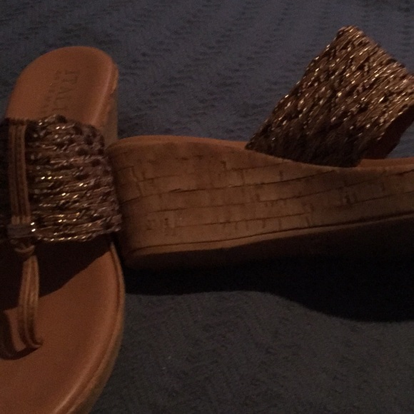 Shoes, Flip Flop Style. - Picture 2 of 4